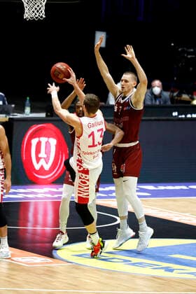 15 01 2021, easyCredit Basketball Bundesliga, BBL, season 2020 2021, men, Chemnitz Niners Telekom Baskets Bonn Deividas Gailius, Telekom Baskets Bonn, Jonas Richter, Niners Chemnitz Chemnitz Fair Chemnitz Saxony Germany