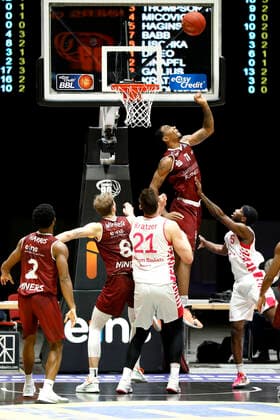 15 01 2021, easyCredit Basketball Bundesliga, BBL, season 2020 2021, men, Chemnitz Niners Telekom Baskets Bonn Isiaha Mike, Niners Chemnitz, Leon Kratzer, Telekom Baskets Bonn Chemnitz Messe Chemnitz Sachsen Germany