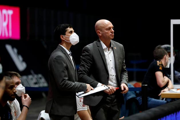 15 01 2021, easyCredit Basketball Bundesliga, BBL, season 2020 2021, men, Chemnitz Niners Telekom Baskets Bonn Daniel Sokolovsky Assistant Coach , Niners Chemnitz, Rodrigo Pastore Headcoach , Niners Chemnitz Chemnitz Fair Chemnitz Saxony Germany