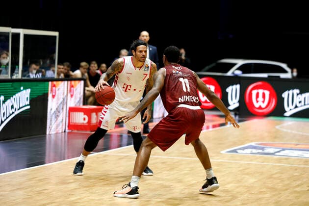 15 01 2021, easyCredit Basketball Bundesliga, BBL, season 2020 2021, men, Chemnitz Niners Telekom Baskets Bonn Chris Babb, Telekom Baskets Bonn, Isiaha Mike, Niners Chemnitz Chemnitz Fair Chemnitz Saxony Germany