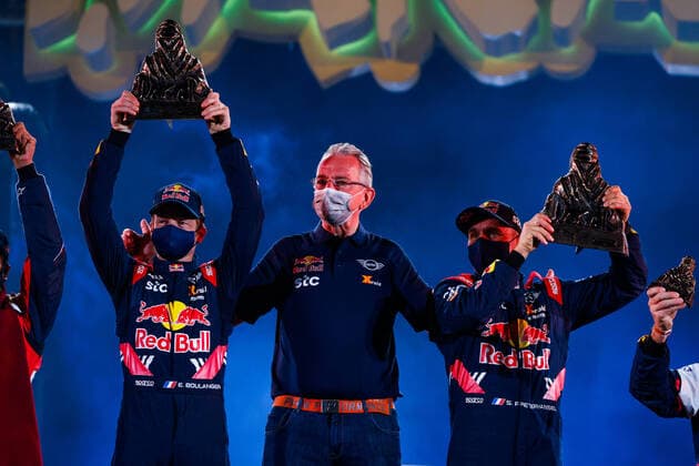 302 Peterhansel Stephane (fra), Boulanger Edouard (fra), Mini, X-Raid Mini JCQ Team, Auto during the finishing podium ceremony at the King Abdullah International Stadium in Jeddah, in Saudi Arabia on January 15, 2021 AUTOMOBILE : DAKAR 2021 - Arabie saoudite - Podiums - 15 01 2021 DPPI Panoramic 