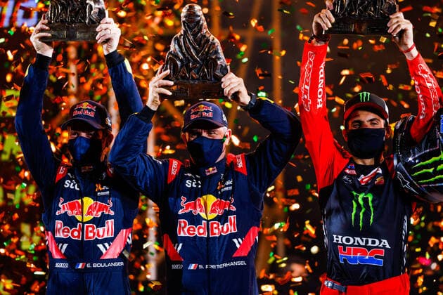 302 Peterhansel Stephane (fra), Boulanger Edouard (fra), Mini, X-Raid Mini JCQ Team, Auto, Benavides Kevin (arg), Honda, Monster Energy Honda Team 2021, Motul, Moto, Bike, portrait during the finishing podium ceremony at the King Abdullah International Stadium in Jeddah, in Saudi Arabia on January 15, 2021 AUTOMOBILE : DAKAR 2021 - Arabie saoudite - Podiums - 15 01 2021 DPPI Panoramic