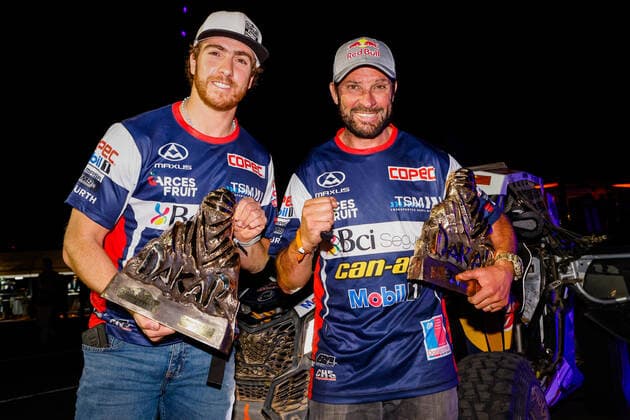 401 Lopez Contardo Francisco (chl), Latrach Vinagre Juan Pablo (chl), Can-Am, South Racing Can-Am, Motul, SSV Series - T4 during the finishing podium ceremony at the King Abdullah International Stadium in Jeddah, in Saudi Arabia on January 15, 2021 AUTOMOBILE : DAKAR 2021 - Arabie saoudite - Podiums - 15 01 2021 DPPI Panoramic 