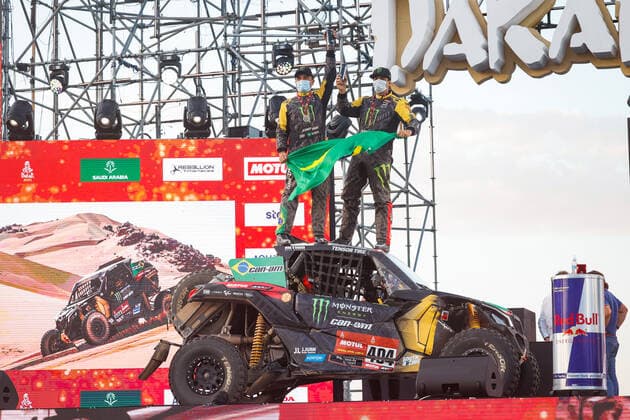 404 Varela Reinaldo (bra), Justo Maykel (bra), Can-Am, Monster Engery Can-Am, Motul, SSV Series - T4, portrait during the finishing podium ceremony at the King Abdullah International Stadium in Jeddah, in Saudi Arabia on January 15, 2021 AUTOMOBILE : DAKAR 2021 - Arabie saoudite - Podiums - 15 01 2021 DPPI Panoramic 