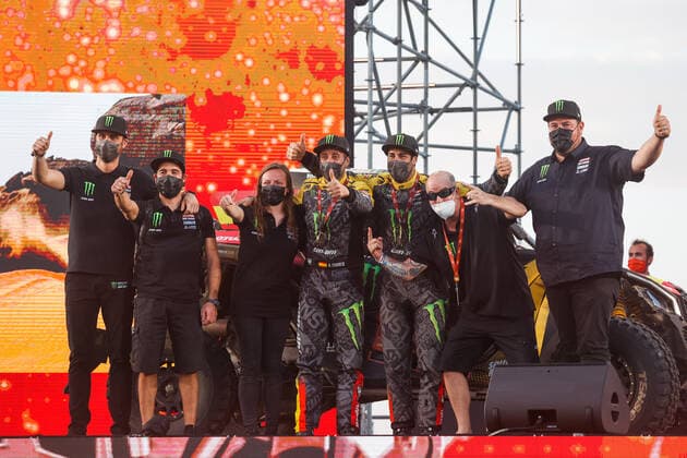 405 Farres Guell Gerard (esp), Monleon Armand (esp), Can-Am, Monster Engery Can-Am, Motul, SSV Series - T4, portrait portrait during the finishing podium ceremony at the King Abdullah International Stadium in Jeddah, in Saudi Arabia on January 15, 2021 AUTOMOBILE : DAKAR 2021 - Arabie saoudite - Podiums - 15 01 2021 DPPI Panoramic 