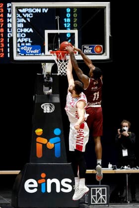15 01 2021, easyCredit Basketball Bundesliga, BBL, season 2020 2021, men, Chemnitz Niners Telekom Baskets Bonn Isiaha Mike, Niners Chemnitz, Leon Kratzer, Telekom Baskets Bonn Chemnitz Messe Chemnitz Sachsen Germany