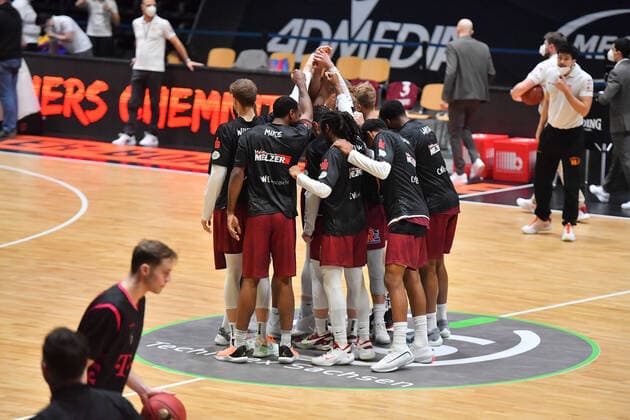 Chemnitz, Germany 15 January 2021 BBL 2020 2021 Niners Chemnitz vs Telekom Baskets Bonn Niners Chemnitz players circle before the start of the game Copyright: xFotostandx xDostmannx