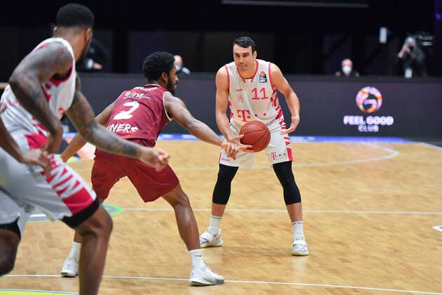 c15Chemnitz, Germany 15 January 2021 BBL 2020 2021 Niners Chemnitz vs Telekom Baskets Bonn v li in duel Harris Terrell Chemnitz and Anthony DiLeo Bonn Copyright: xFotostandx xDostmannx