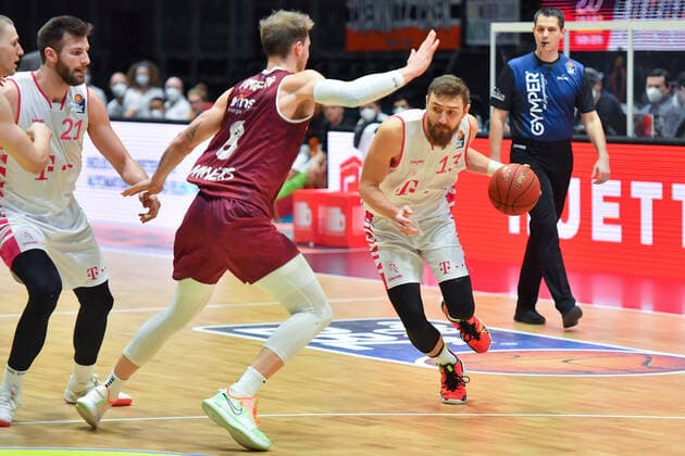 Chemnitz, Germany 15 January 2021 BBL 2020 2021 Niners Chemnitz vs Telekom Baskets Bonn v li in duel Jan Niklas Wimberg Chemnitz and Deividas Gailius Bonn Copyright: xFotostandx xDostmannx