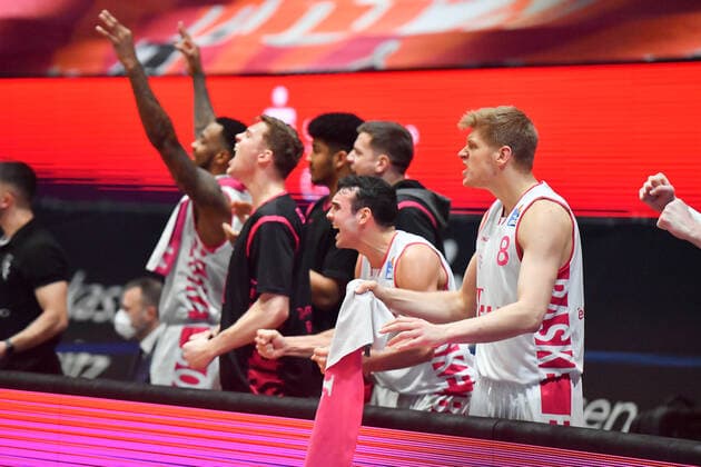 Chemnitz, Germany 15 January 2021 BBL 2020 2021 Niners Chemnitz vs Telekom Baskets Bonn Cheers of the players of Telekom Baskets Bonn after taking the lead in the meantime. Copyright: xFotostandx xDostmannx