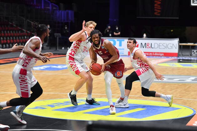 Chemnitz, Germany 15 January 2021 BBL 2020 2021 Niners Chemnitz vs Telekom Baskets Bonn from left Benjamin Lischka Bonn , Marcus Thornton Chemnitz and Anthony DiLeo Bonn in duel Copyright: xFotostandx xDostmannx