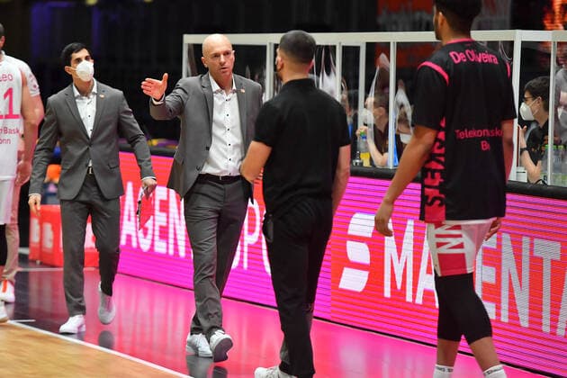 Chemnitz, Germany 15 January 2021 BBL 2020 2021 Niners Chemnitz vs Telekom Baskets Bonn Coach Rodrigo Pastore Chemnitz bids farewell to Telekom Baskets Bonn squad Copyright: xFotostandx xDostmannx