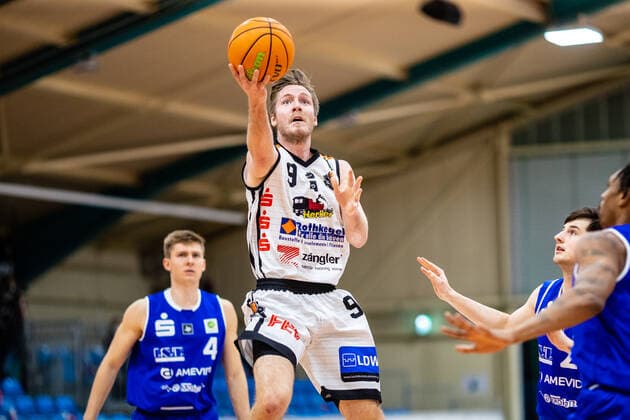 Lucien Schmikale 9 BSW Sixers during the 2020 21 mens season in the Barmer Bundesliga ProB between BSW Sixers and VfL SparkassenStars Bochum at Ballsporthalle Sandersdorf on 16 January 2021 in Sandersdorf, Saxony Anhalt, Germany
