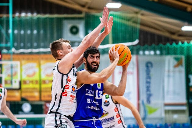 Miquel Servera Rodriguez 13 VfL SparkassenStars during the 2020 21 mens season in the Barmer Bundesliga ProB between BSW Sixers and VfL SparkassenStars Bochum at Ballsporthalle Sandersdorf on 16 January 2021 in Sandersdorf, Saxony Anhalt, Germany
