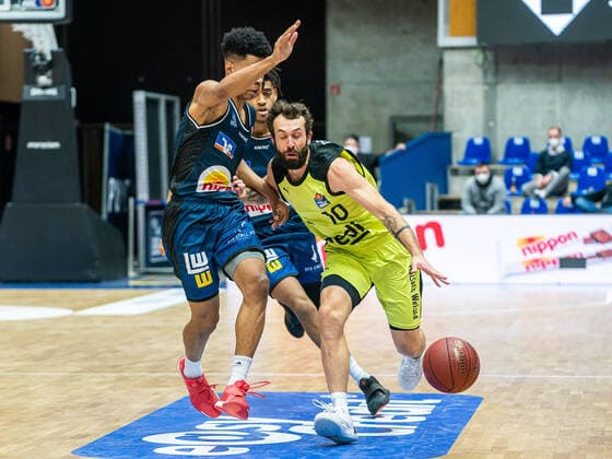 Bastian Doreth medi bayreuth, 10 vs Trae Bell Haynes HAKRO Merlins Crailsheim , 02 , HARKO Merlins Crailsheim vs medi bayreuth, 1 Bundesliga, Basketball, Men, 16 01 2021 HARKO Merlins Crailsheim vs medi bayreuth, 1 Bundesliga, Basketball, Men, 16 01 2021 Ilshofen Copyright: xEibner-Pressefotox EP_mst