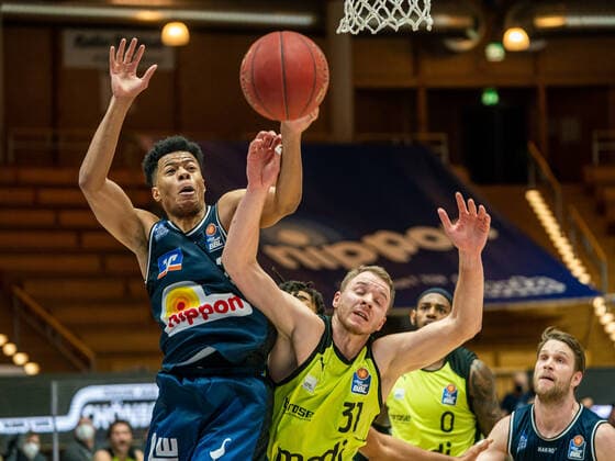 Osvaldas Olisevicius medi bayreuth, 31 vs Trae Bell Haynes HAKRO Merlins Crailsheim , 02 , HARKO Merlins Crailsheim vs medi bayreuth, 1 Bundesliga, Basketball, Men, 16 01 2021 HARKO Merlins Crailsheim vs medi bayreuth, 1 Bundesliga, Basketball, Men, 16 01 2021 Ilshofen Copyright: xEibner-Pressefotox EP_mst