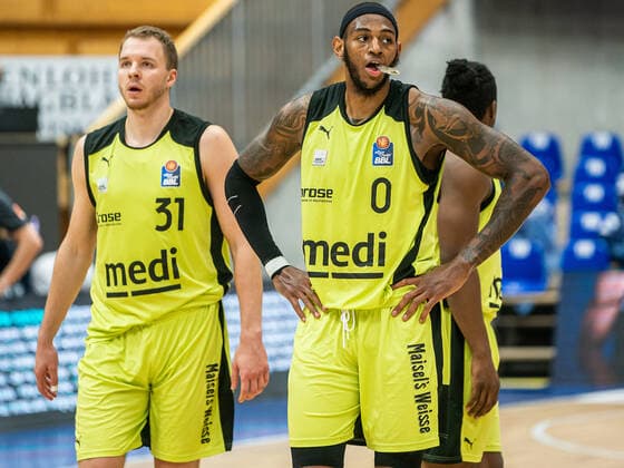 Derek Pardon medi bayreuth, 00 with Osvaldas Olisevicius medi bayreuth, 31 , HARKO Merlins Crailsheim vs medi bayreuth, 1 Bundesliga, Basketball, Men, 16 01 2021 HARKO Merlins Crailsheim vs medi bayreuth, 1 Bundesliga, Basketball, Men, 16 01 2021 Ilshofen Copyright: xEibner-Pressefotox EP_mst