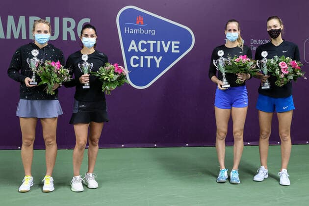 In the picture runner-up left Kimberley ZIMMERMANN BEL 4 and Amandine HESSE FRA Winner 2021 Anna BONDAR HUN 8 and Tereza MIHALIKOVA SVK 3 Tennis Future Hamburg ITF W25 Hamburg, Hamburg, Tennis Verband Hamburg, 16 01 2021,