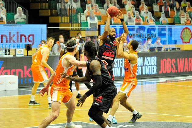 Basketball Bundesliga 13 matchday RASTA Vechta JobStairs Giessen 46ers on 16 01 2021 at the RASTA Dome in Vechta Brandon Thomas Giessen tanking through BK