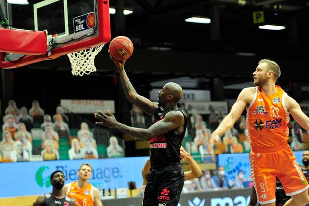 Basketball Bundesliga 13 matchday RASTA Vechta JobStairs Giessen 46ers on 16 01 2021 at the RASTA Dome in Vechta Brandon Bowmann Giessen on the way to dunking BK
