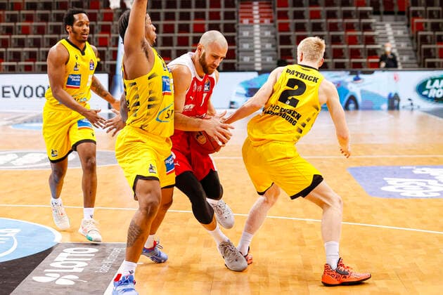Center Alex Ruoff Brose Bamberg, 07 left Barry Brown Jr MHP Riesen Ludwigsburg, 05 right Jacob Patrick MHP Riesen Ludwigsburg, 02 MHP Riesen Ludwigsburg Brose Bamberg, easyCredit Basketball Bundesliga, season 2020 2021, 13 matchday, Ludwigsburg, Germany, 16 01 2021, Copyright: DanielxLöb