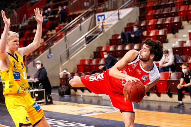 right Michele Vitali Brose Bamberg, 31 left Jacob Patrick MHP Riesen Ludwigsburg, 02 MHP Riesen Ludwigsburg Brose Bamberg, easyCredit Basketball Bundesliga, Saison 2020 2021, 13 Spieltag, Ludwigsburg, Germany, 16 01 2021, Copyright: DanielxLöb