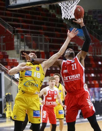 Ludwigsburg , Basketball easyCredit BBL Bundesliga , MHP RIESEN Ludwigsburg vs Brose Bamberg , from left Jonas Wohlfarth Bottermann Giants Shevon Thompson Bamberg