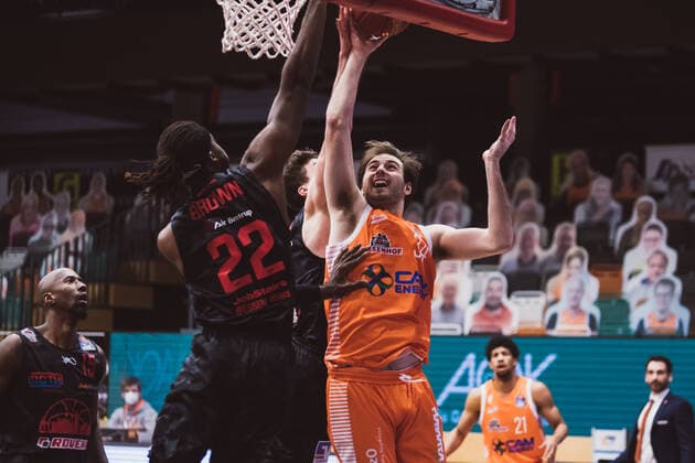 easyCredit BBL 13 Matchday RASTA Vechta vs JobStairs GIESSEN 46ers, 16 01 2021 Chad Brown JobStairs GIESSEN 46ers, 22 , Jesse Johannes Hunt RASTA Vechta, 34 easyCredit BBL 13 Matchday RASTA Vechta vs JobStairs GIESSEN 46ers on 16 01 2021 in Vechta RASTA Dome , Germany, Copyright: xBEAUTIFULxSPORTS Neddermannx