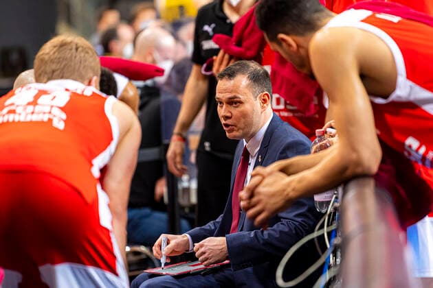 Ludwigsburg, Germany 16 January 2021 BBL 20 21 MHP Riesen Ludwigsburg vs Brose Bamberg head coach Andrea Trinchieri Bamberg in timeout Ludwigsburg MHP Arena Baden Württemberg Germany