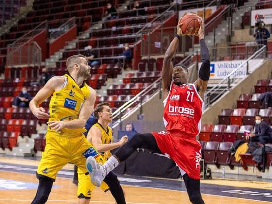 Jonas Wohlfahrt Bott MHP Riesen Ludwigsburg, 18 Jordan Hulls MHP Riesen Ludwigsburg, 1 Shevon Thompson Brose Bamberg, 27 ¨¨¨MHP Riesen Ludwigsburg vs Brose Bamberg, Basketball, Bundesliga, easy credit BBL, Matchday 14, Season 2020 2021, 16 01 2021, ¨¨ MHP Riesen Ludwigsburg vs Brose Bamberg, Basketball, Bundesliga, easy credit BBL, Matchday 13, Season 2020 2021, 16 01 2021 Ludwigsburg. Copyright: xNinaxSander xEibnerxPressefotoxIx EP_NSR