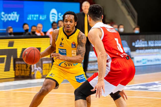 Ludwigsburg, Germany 16 January 2021 BBL 20 21 MHP Riesen Ludwigsburg vs Brose Bamberg Barry Brown Jr Ludwigsburg , Dominic Lockhart Bamberg Ludwigsburg MHP Arena Baden Württemberg Germany