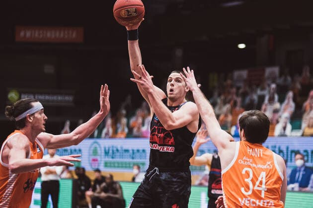 easyCredit BBL 13 Matchday RASTA Vechta vs JobStairs GIESSEN 46ers, 16 01 2021 Dennis Clifford RASTA Vechta, 42 , Scottie James Jr JobStairs GIESSEN 46ers, 31 , Jesse Johannes Hunt RASTA Vechta, 34 easyCredit BBL 13 Matchday RASTA Vechta vs JobStairs GIESSEN 46ers on 16 01 2021 in Vechta RASTA Dome , Germany, Copyright: xBEAUTIFULxSPORTS Neddermannx