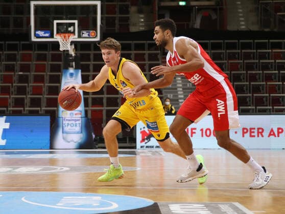 V li Jordan Hulls Riesen , Kenneth Ogbe Bamberg MHP Riesen Ludwigsburg vs Brose Bamberg Basketball Bundesliga 2020 2021 Ludwigsburg , GER, 16 01 2021,