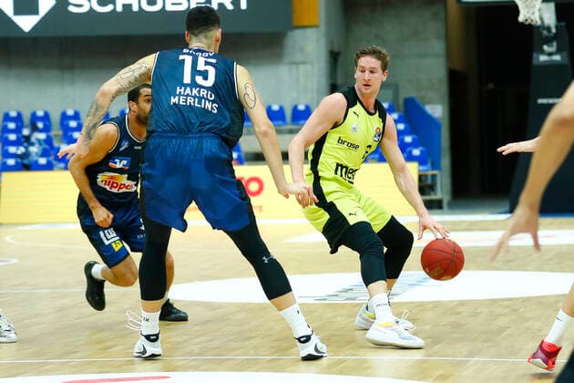 13 Matchday of the easyCredit BBL Basketball Bundesliga at the Arena Hohenlohe in Ilshofen Season 2020 2021 HAKRO Merlins Crailsheim vs Medi Bayreuth Bogdan Radosavljevic HAKRO Merlins Crailsheim 15 left David Walker Medi Bayreuth23 right