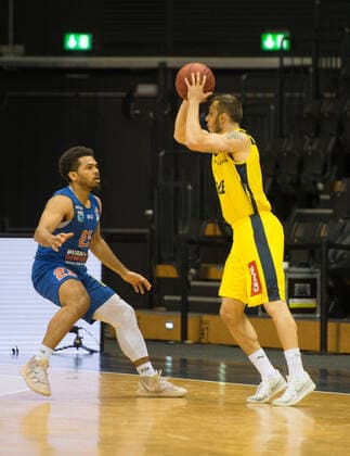 GER, Basketball, EWE Baskets Oldenburg vs SYNTAINICS MBC 17 01 2021, EWE Arena, Oldenburg, GER, easy Credit BBL, EWE Baskets Oldenburg vs SYNTAINICS MBC, in picture Quinton HOOKER SYNTAINICS MBC 21 Keith HORNSBY EWE Baskets Oldenburg 4 nordphotoxRojahn nph00310