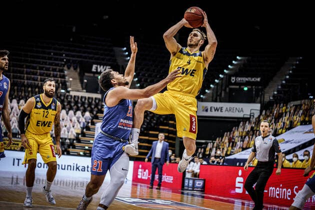 Basketball Oldenburg 17 01 2021 Season 2020 2021 easyCredit BBL 13 Matchday EWE Baskets Mitteldeutscher BC Basketball Oldenburg 17 01 2021 Season 2020 2021 easyCredit BBL 13 Matchday EWE Baskets Mitteldeutscher BC Quintin Hooker, No 21, MBC 4, Keith Hornsby, EWE Baskets Oldenburg editorial use only commercial use only by arrangement with the photographer Oldenburg Germany