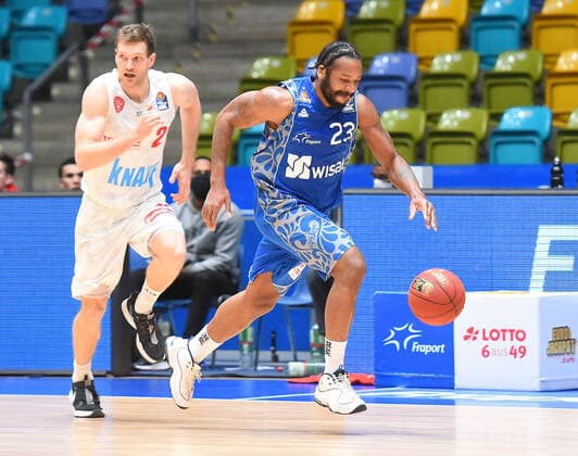 17 01 2021, xhbx, Basketball BBL Bundesliga, Frankfurt Skyliners s Oliver Würzburg emspor, v l Brekkott Chapman s Oliver Baskets Würzburg , Quantez Robertson Fraport Skyliners Frankfurt Frankfurt am Main.