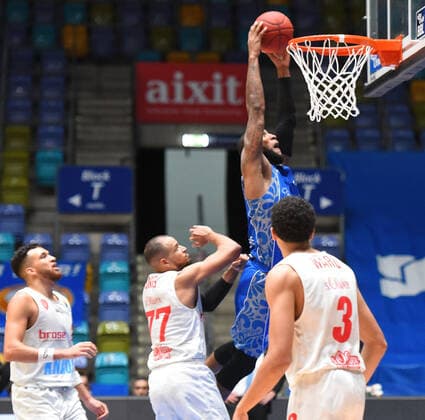 17 01 2021, xhbx, Basketball BBL Bundesliga, Frankfurt Skyliners s Oliver Würzburg emspor, v l Alex King s Oliver Baskets Würzburg , Kamari Murphy Fraport Skyliners Frankfurt , Tyson Ward s Oliver Baskets Würzbu Frankfurt am Main.
