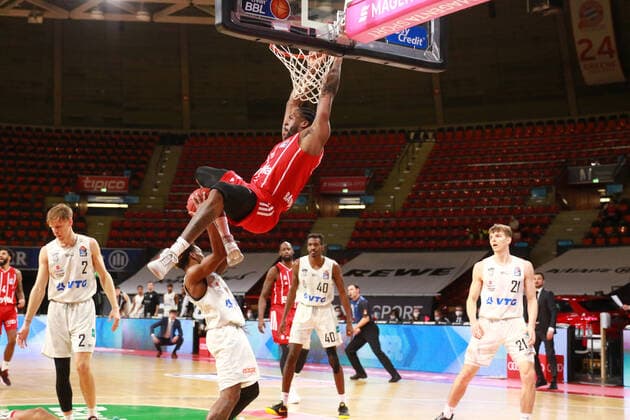 8 Jalen Reynolds FCBB scores via dunk against Shorts Hamburg Basketball, 1 Bundesliga, BBL, FC Bayern Munich vs Hamburg Towers, Audi Dome, 17 01 2021 PHOTO Mladen Lackovic LakoPress