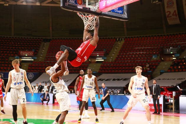 8 Jalen Reynolds FCBB scores via dunk against Shorts Hamburg Basketball, 1 Bundesliga, BBL, FC Bayern Munich vs Hamburg Towers, Audi Dome, 17 01 2021 PHOTO Mladen Lackovic LakoPress