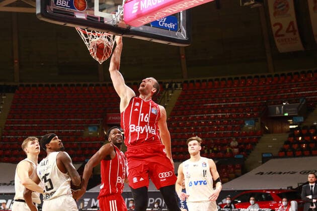 16 Paul Zipser25 and JaJuan Johnson FCBB vs 25 Allen Hamburg Basketball, 1 Bundesliga, BBL, FC Bayern Munich vs Hamburg Towers, Audi Dome, 17 01 2021 PHOTO Mladen Lackovic LakoPress