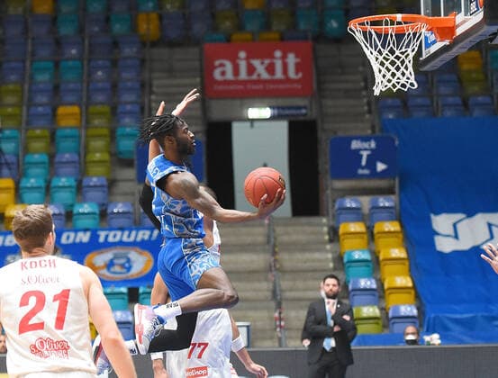 17 01 2021, xhbx, basketball BBL Bundesliga, frankfurt skyliners s oliver würzburg emspor, v l matt mobley fraport skyliners frankfurt frankfurt am main