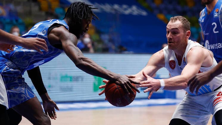 Germany, Frankfurt am Main, Fraport Arena, 17 01 2021, emspor, emonline, despor, deonline, FRAPORT SKYLINERS s Oliver Wuerzburg, Basketball, BBL picture v li v li Quantez Robertson Fraport Skyliners and Felix Hoffmann s Oliver Wuerzburg , Copyright: HMBxMedia xHeikoxBecker