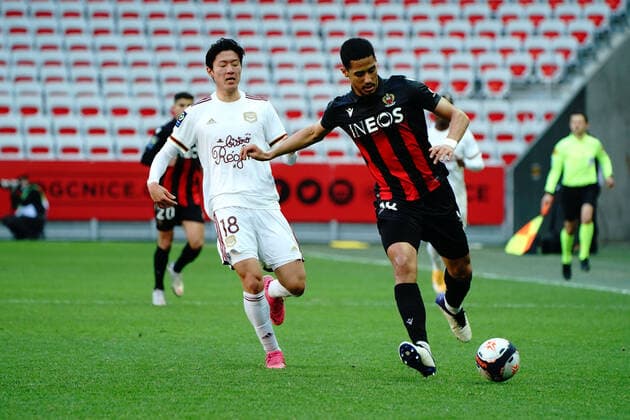 William Saliba (OGC Nice) - Ui Jo Hwang (Bordeaux FC) FOOTBALL : OGC Nice vs Bordeaux - Ligue 1 Uber Eats - Nice - 16 01 2021 NorbertScanella PanoramiC 