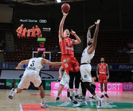 17 01 2021, BBL, FCB Basketball, vs Hamburg Towers, Audi Dome, Munich, Sports, in picture Maximilian DiLeo Hamburg Towers , Leon Radosevic FCB Basketball , Mac Cuthbertson Hamburg Towers
