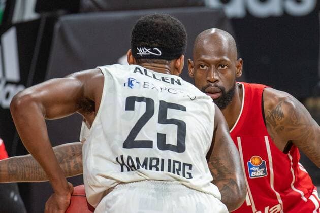 Terry Allen 25 Hamburg Towers , James Gist 21 FC Bayern , FC Bayern Basketball vs Hamburg Towers, BBL, 17 01 2021 Muenchen Bayern Germany Copyright: xkolbert-press UlrichxGamelx
