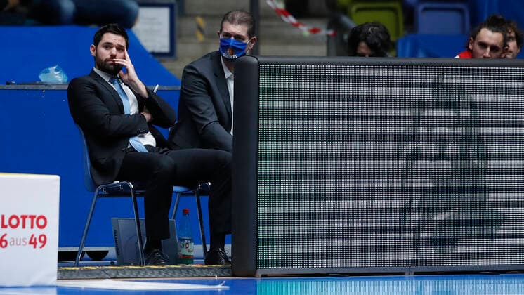Germany, Frankfurt am Main, Fraport Arena, 17 01 2021, emspor, emonline, despor, deonline, FRAPORT SKYLINERS s Oliver Wuerzburg, Basketball, BBL Bild Disappointment for head coach Sebastian Gleim Fraport Skyliners , Copyright: HMBxMedia xHeikoxBecker