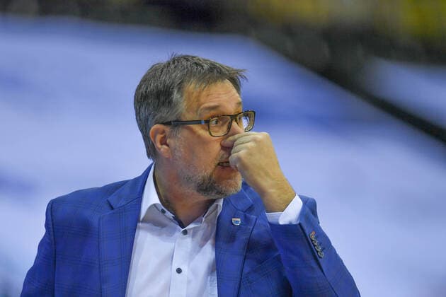 GER, Basketball, EWE Baskets Oldenburg vs SYNTAINICS MBC 17 01 2021, EWE Arena, Oldenburg, GER, easy Credit BBL, EWE Baskets Oldenburg vs SYNTAINICS MBC, in the picture at the own nose Silvano POROPAT SYNTAINICS MBC Headcoach Trainer nordphotoxRojahn nph00310