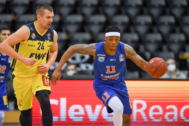 GER, Basketball, EWE Baskets Oldenburg vs SYNTAINICS MBC 17 01 2021, EWE Arena, Oldenburg, GER, easy Credit BBL, EWE Baskets Oldenburg vs SYNTAINICS MBC, in picture Kyndahl HILL SYNTAINICS MBC 11 Rasid MAHALBASIC EWE Baskets Oldenburg 24 nordphotoxRojahn nph00310