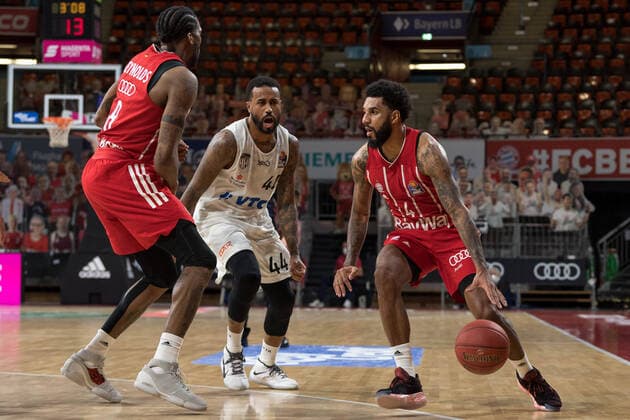 Basketball, BBL, 20210117, FC Bayern Munich Hamburg Towers Pictured Jalen REYNOLDS FC Bayern Munich, 8 , Bryce TAYLOR Hamburg Towers, 44 and Dennis Jerome SEELEY FC Bayern Munich, 4 Munich Audi Dome Bayern Germany. Copyright: Passion2Press MarkusxFischerx